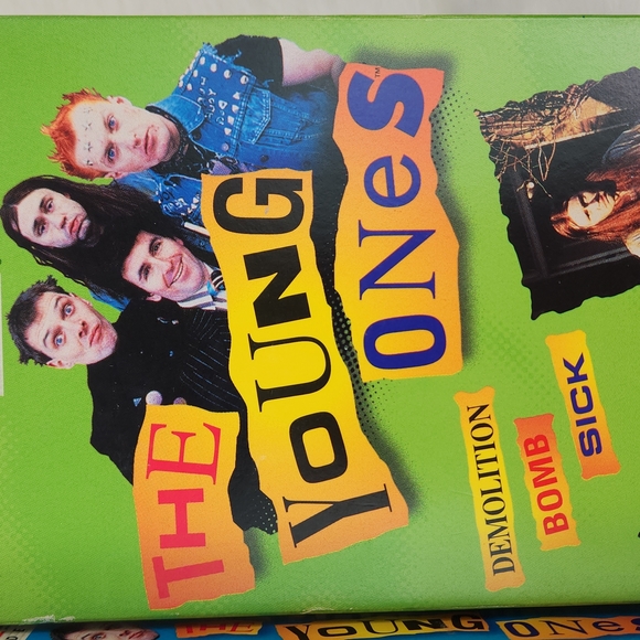 The Young Ones 2 VHS set, 6 Episodes - Picture 9 of 17
